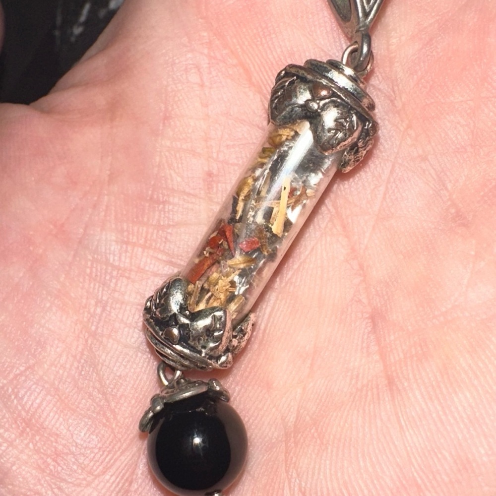 Elegant Silver carved with glass Self Reflection Spell Capsule Carry your magic
